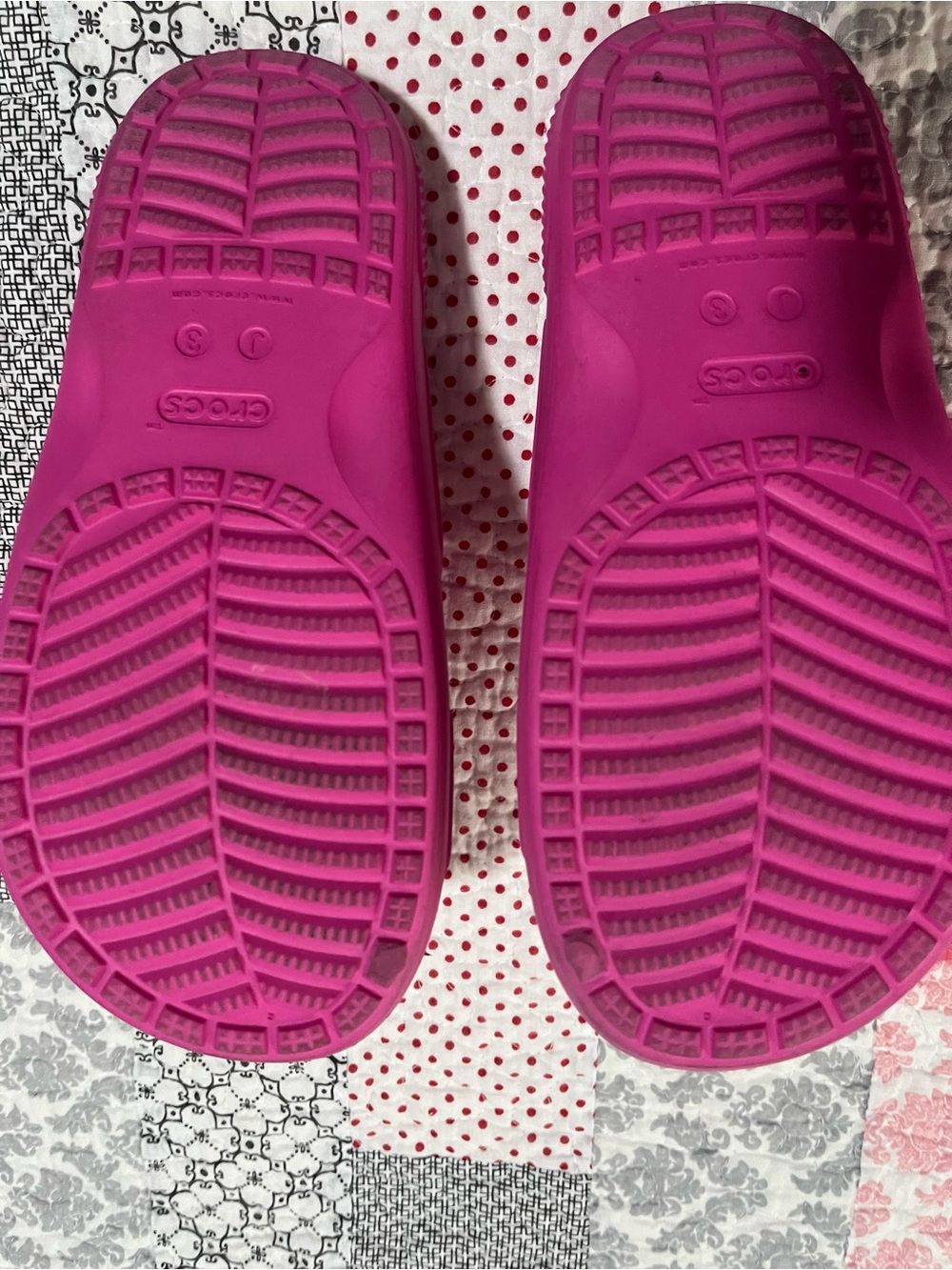 CROCS Kids Suze J3 Hot Pink Slide Sandals with Axolotl Charms - Picture 3 of 4